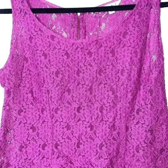 CABI LACE SLEEVELESS BLOUSE PEPLUM STYLE SIZE MEDIUM FUCHSIA IN COLOR - Picture 3 of 10